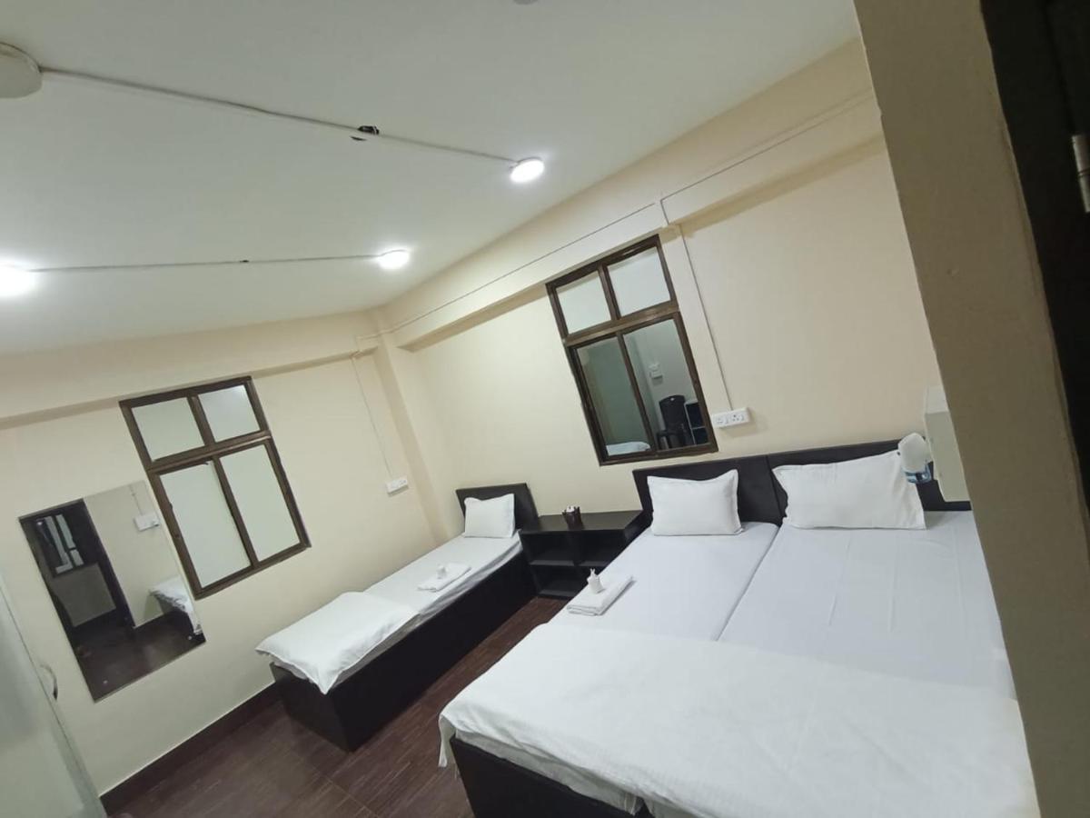 Oyo Thangal Hotel อิมฟัล ภายนอก รูปภาพ
