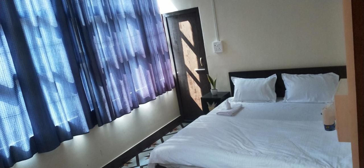 Oyo Thangal Hotel อิมฟัล ภายนอก รูปภาพ