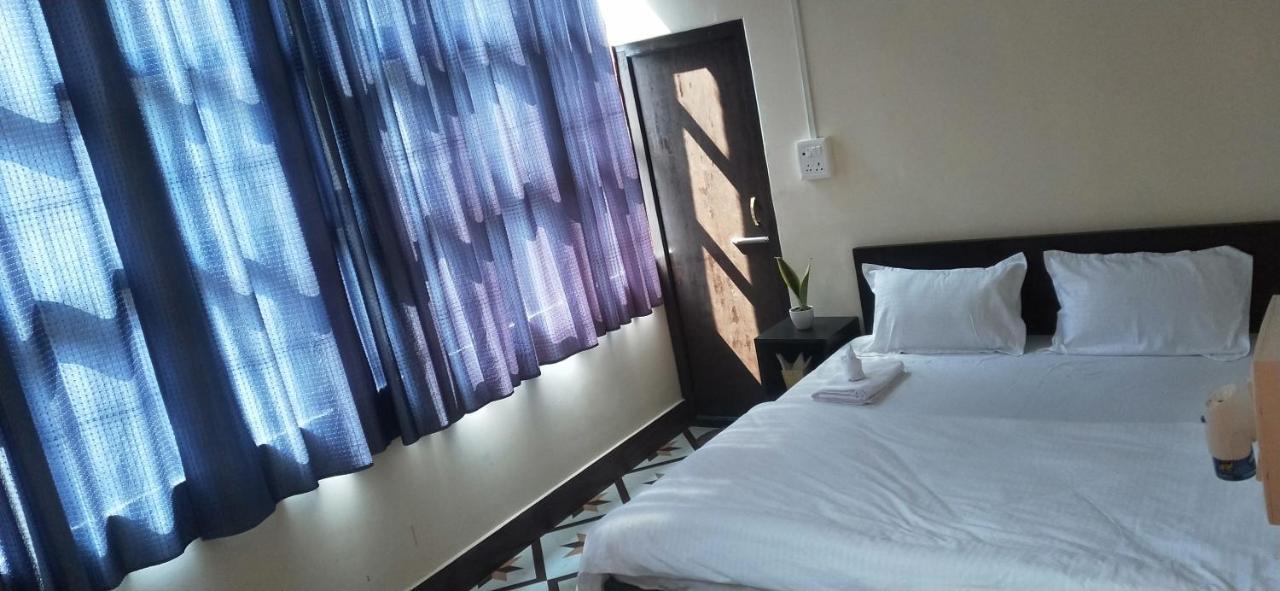 Oyo Thangal Hotel อิมฟัล ภายนอก รูปภาพ